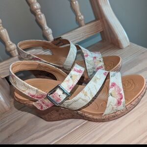 b.o.c. Wedge Sandals ~ CUTE! Floral watercolor canvas strap ~ size 8